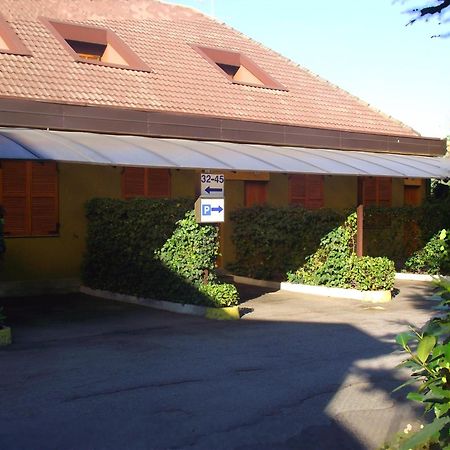 Hotel Motel Ovest Vittuone Bagian luar foto