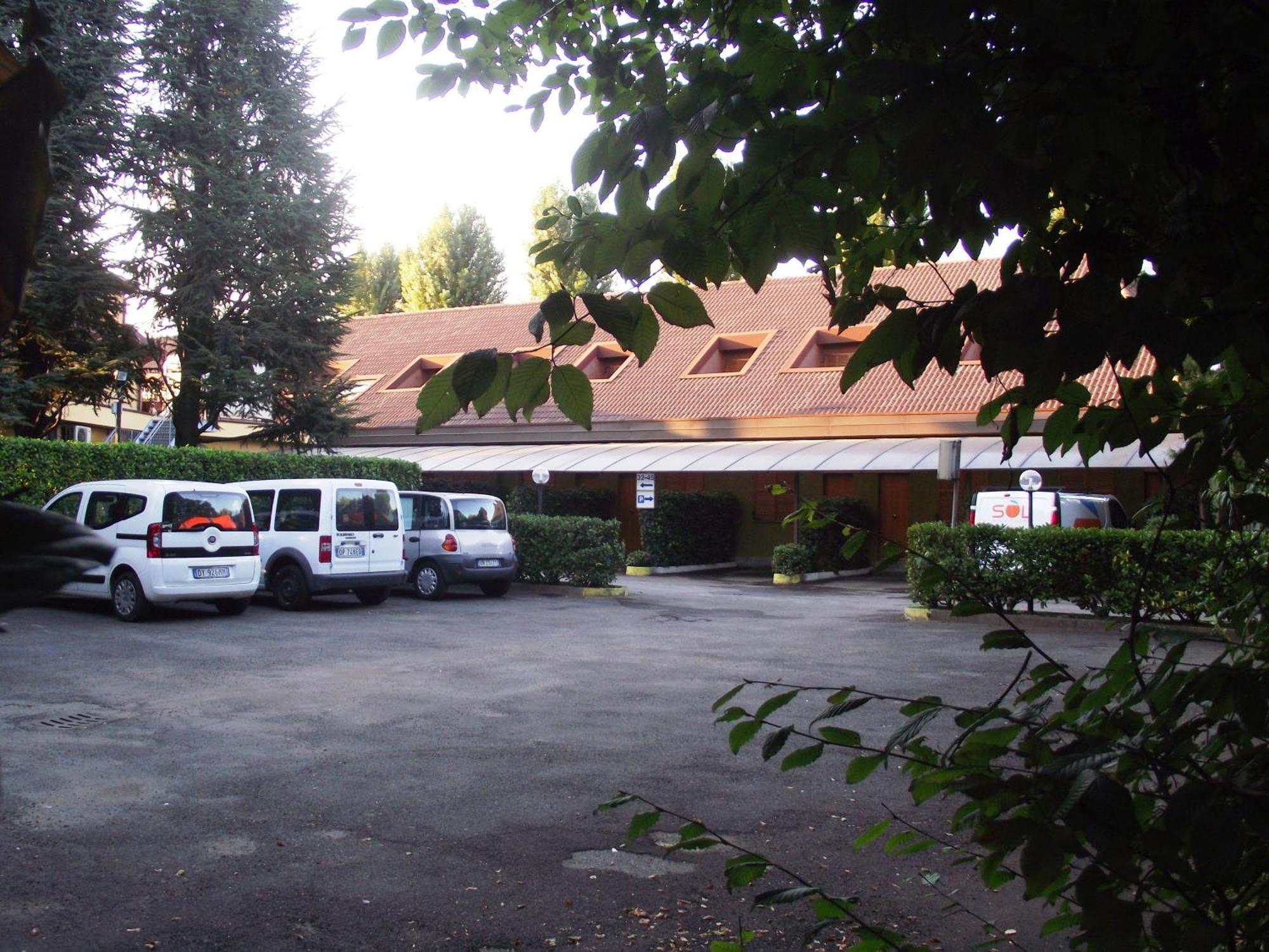 Hotel Motel Ovest Vittuone Bagian luar foto
