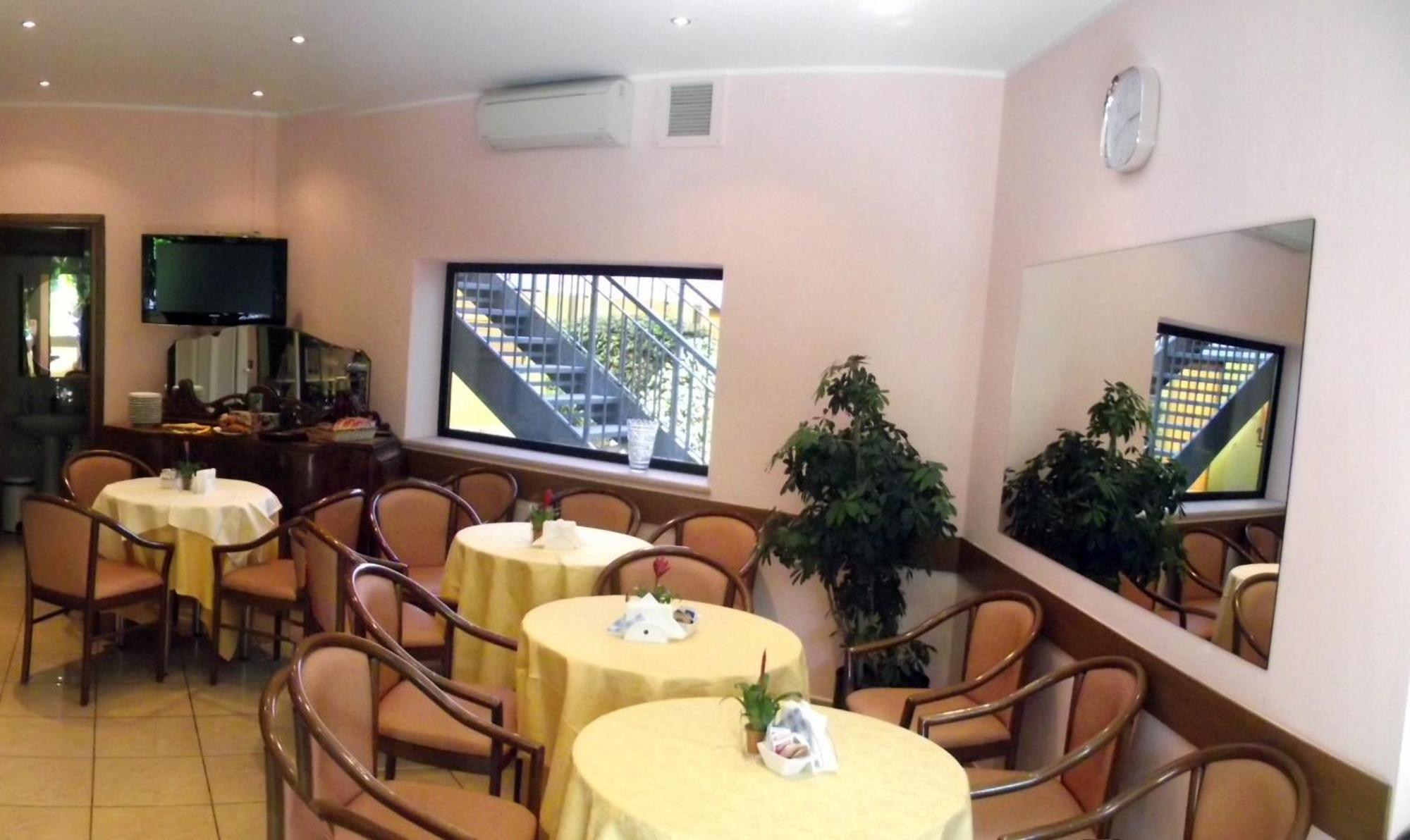 Hotel Motel Ovest Vittuone Bagian luar foto