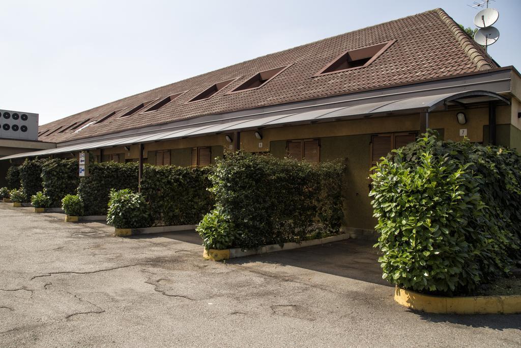 Hotel Motel Ovest Vittuone Bagian luar foto