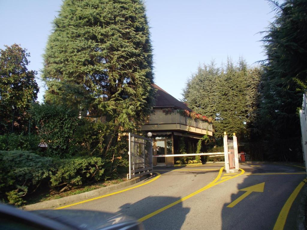 Hotel Motel Ovest Vittuone Bagian luar foto
