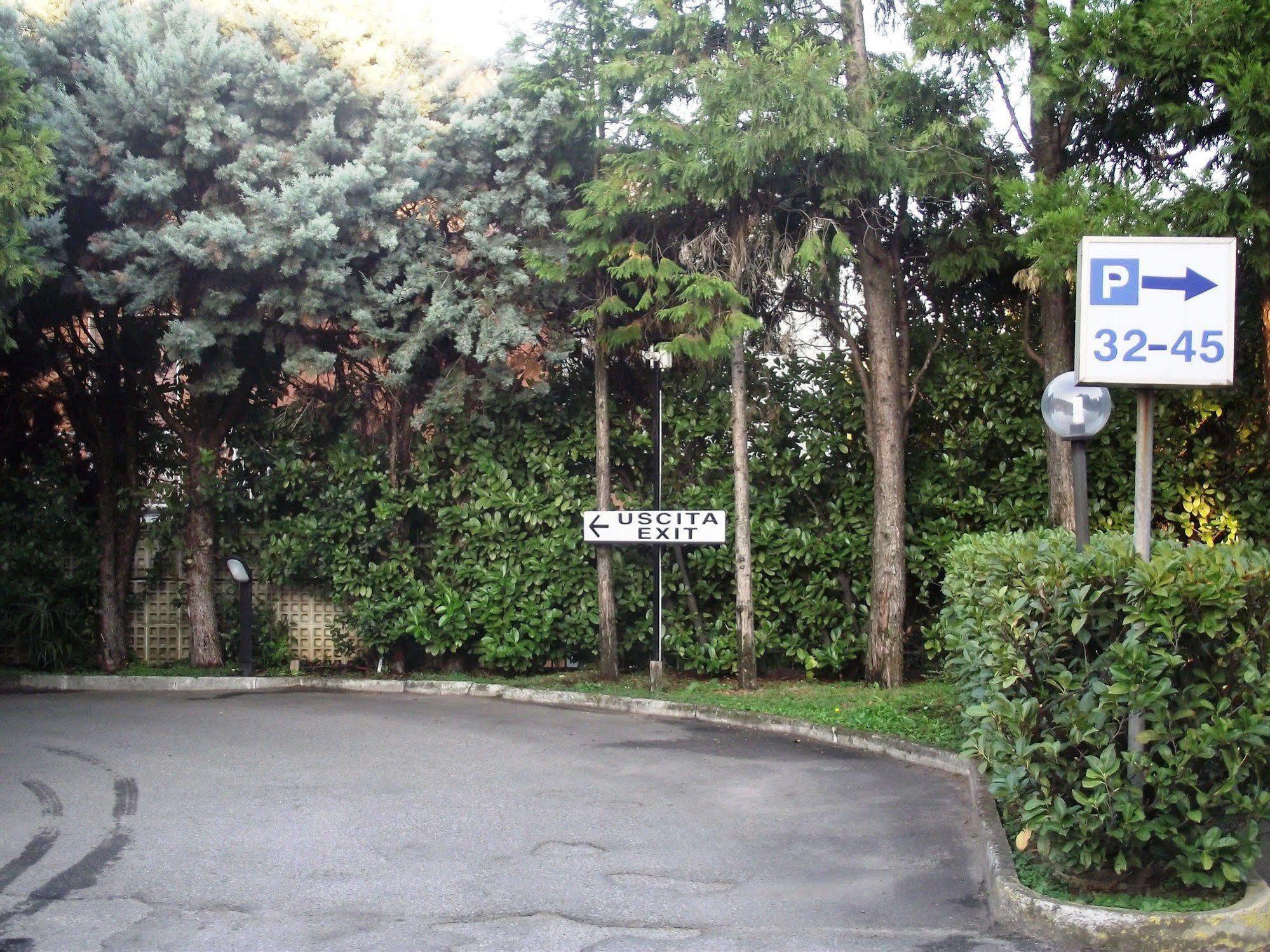 Hotel Motel Ovest Vittuone Bagian luar foto