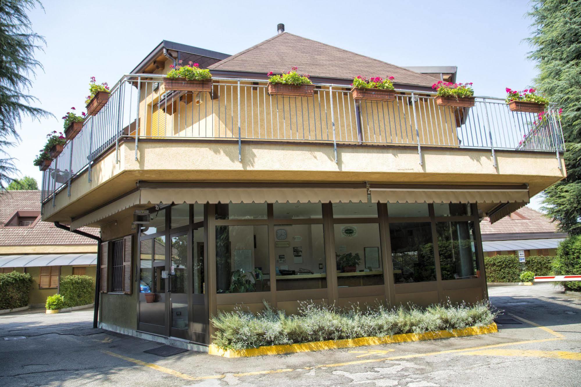Hotel Motel Ovest Vittuone Bagian luar foto