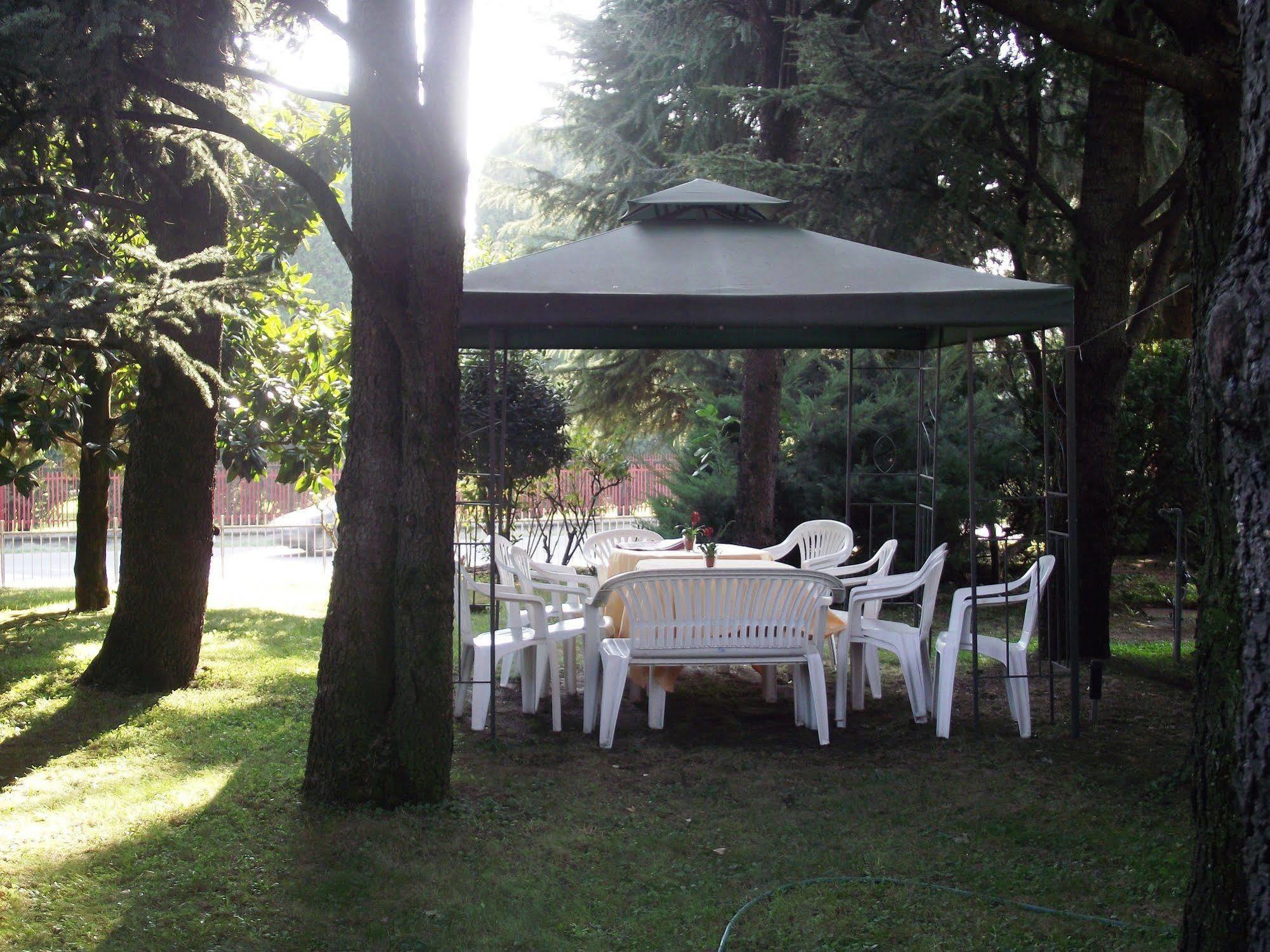 Hotel Motel Ovest Vittuone Bagian luar foto